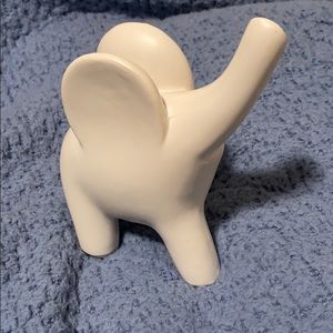 A white elephant statue